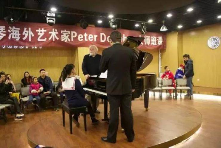 【回顾】559966宝马娱乐游戏海外艺术家Peter Donohoe成都雅音大师班讲座活动圆满落幕！