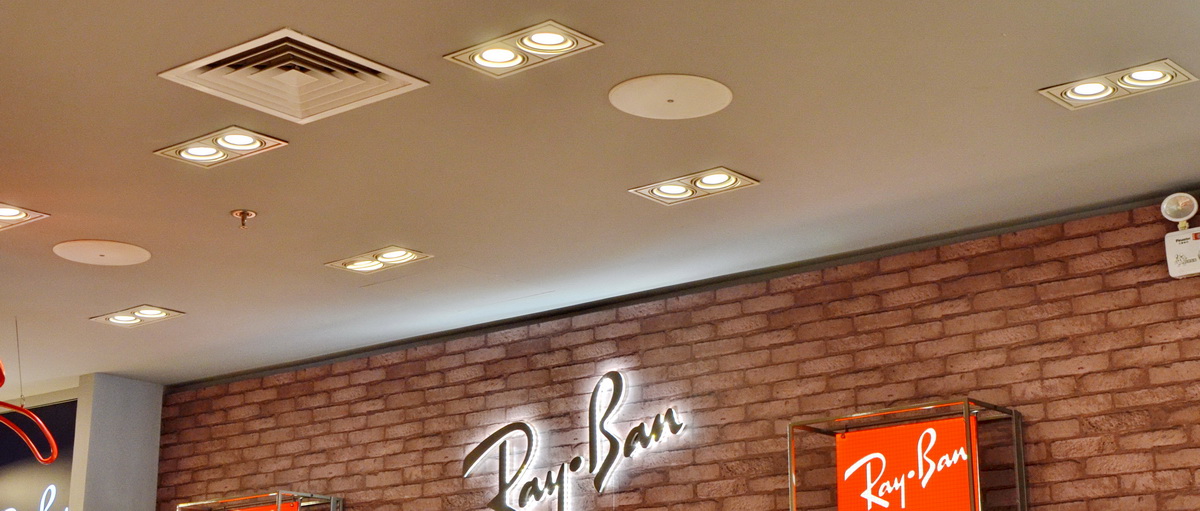 Ray?Ban 宏伊国际广场店——559966宝马娱乐游戏 CIS 商用安装系统的经典应用